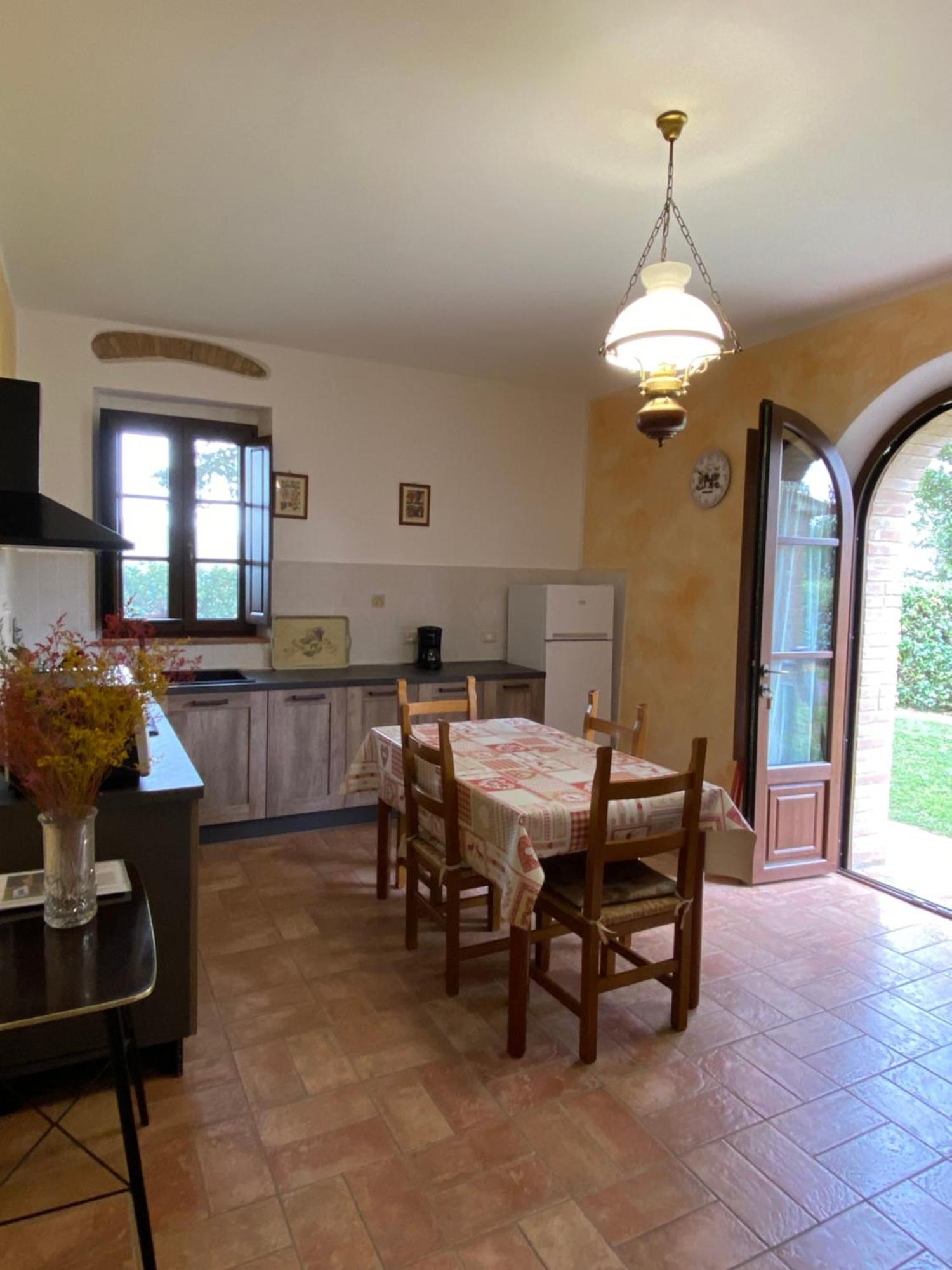 Agriturismo L'Antica Quercia Pomarance Buitenkant foto